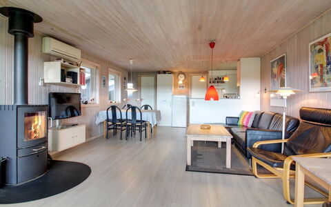 Tuulikki - 1.6Km from the Sea: Dak, Huis, Huis, Verblijf, Siding, Landgoed, Oprit, Garden Gebouwen, Werf, Schuur