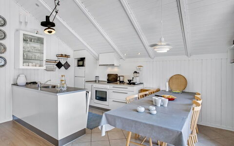 Egbert - 900M from the Sea: Huis, Dak, Huis, Verblijf, Schuur, Garden Gebouwen, Siding, Werf, Blokhut, Hut