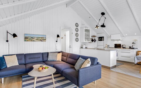 Egbert - 900M from the Sea: Huis, Dak, Huis, Verblijf, Schuur, Garden Gebouwen, Siding, Werf, Blokhut, Hut