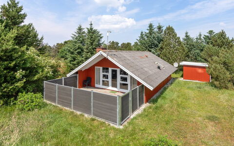 Egbert - 900M from the Sea: Huis, Dak, Huis, Verblijf, Schuur, Garden Gebouwen, Siding, Werf, Blokhut, Hut