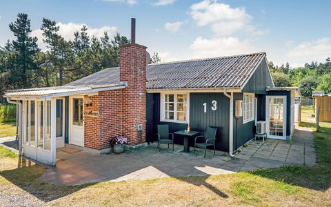 Yardila - 1.5Km from the Sea: Gras, Gebouw, Venster, Huis, Dak, Verblijf, Huis, Struik, Architectuur, Woongebied