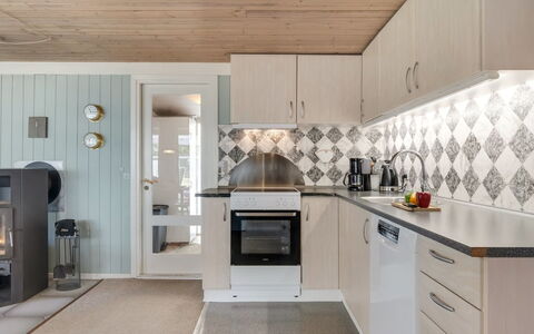 Yardila - 1.5Km from the Sea: Keuken, Interieur Ontwerp, Hout, Flooring, Toestel Van De Keuken, Plafond, Countertop, Major Appliance, Cabinetry, Verdieping