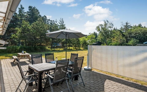 Yardila - 1.5Km from the Sea: Meubilair, Buitenmeubels, Stoel, Land Lot, Schaduw, Buitentafel, Tuin, Landscaping, Hardwood, Keuken En Eettafel