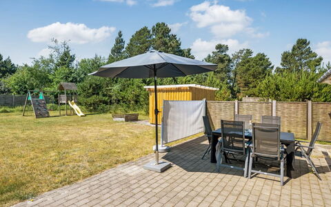Yardila - 1.5Km from the Sea: Schaduw, Land Lot, Buitenmeubels, Meubilair, Tuin, Stoel, Landscaping, Backyard, Paraplu, Dek