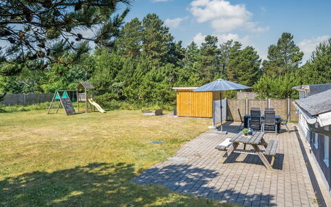 Yardila - 1.5Km from the Sea: Land Lot, Verblijf, Schaduw, Landscaping, Tuin, Landgoed, Gazon, Werf, Garden Gebouwen, Backyard