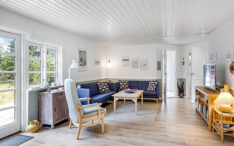 Ruven - 500M from the Sea: Dak, Land Lot, Verblijf, Huis, Landelijk Gebied, Schuur, Siding, Garden Gebouwen, Blokhut, Hut