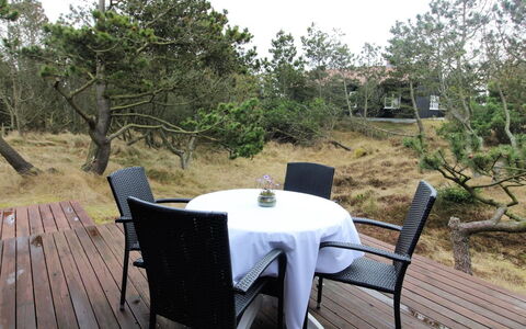 Glady - 500M from the Sea: Meubilair, Buitenmeubels, Stoel, Tafel, Buitentafel, Schaduw, Hardwood, Keuken En Eettafel, Tuin, Dek