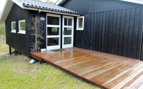 Glady - 500M from the Sea: Hout, Siding, Hardwood, Deur, Beits, Plank, Dek, Veranda, Verblijf, Garden Gebouwen