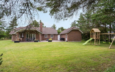 Hjalmsvider - 1Km from the Sea: Huis, Huis, Dak, Woongebied, Verblijf, Landgoed, Boerderij, Gazon, Landscaping, Siding