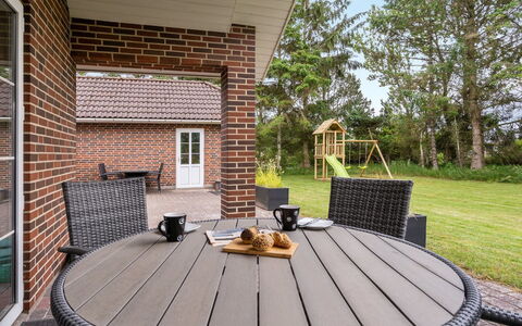 Hjalmsvider - 1Km from the Sea: Huis, Huis, Dak, Woongebied, Verblijf, Landgoed, Boerderij, Gazon, Landscaping, Siding