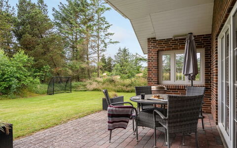 Hjalmsvider - 1Km from the Sea: Huis, Huis, Dak, Woongebied, Verblijf, Landgoed, Boerderij, Gazon, Landscaping, Siding