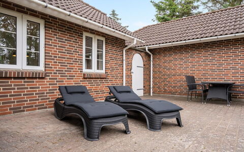 Hjalmsvider - 1Km from the Sea: Huis, Huis, Dak, Woongebied, Verblijf, Landgoed, Boerderij, Gazon, Landscaping, Siding