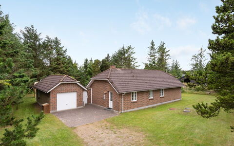 Hjalmsvider - 1Km from the Sea: Huis, Huis, Dak, Woongebied, Verblijf, Landgoed, Boerderij, Gazon, Landscaping, Siding