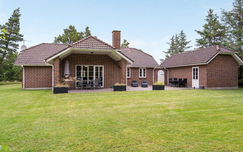 Hjalmsvider - 1Km from the Sea: Huis, Huis, Dak, Woongebied, Verblijf, Landgoed, Boerderij, Gazon, Landscaping, Siding