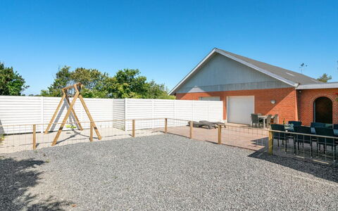 Stefan - 500M from the Sea: Huis, Dak, Huis, Verblijf, Schuur, Garden Gebouwen, Siding, Werf, Blokhut, Hut