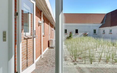 Stefan - 500M from the Sea: Huis, Dak, Huis, Verblijf, Schuur, Garden Gebouwen, Siding, Werf, Blokhut, Hut