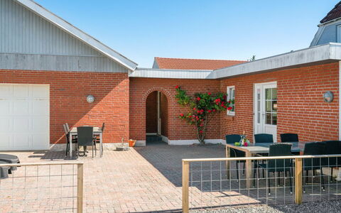 Stefan - 500M from the Sea: Huis, Dak, Huis, Verblijf, Schuur, Garden Gebouwen, Siding, Werf, Blokhut, Hut
