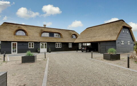Dorte - 200M from the Sea: Struik, Stedelijk Ontwerp, Groundcover, Steen, Appartement, Landgoed, Metselwerk, Balkon, Landscaping