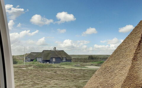 Dorte - 200M from the Sea: Struik, Stedelijk Ontwerp, Groundcover, Steen, Appartement, Landgoed, Metselwerk, Balkon, Landscaping