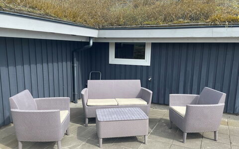 Tennie - 300M from the Sea: Meubilair, Buitenmeubels, Stoel, Buitentafel, Patio, Koffietafel, Backyard, Werf, Tuin, Armleuning