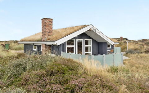 Tennie - 300M from the Sea: Dak, Verblijf, Architectuur, Huis, Huis, Land Lot, Hut, Boerderij, Thatching, Landgoed
