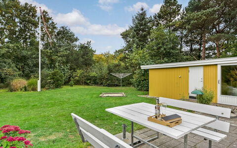 Arnelung - 1.9Km from the Sea: Struik, Stedelijk Ontwerp, Groundcover, Steen, Appartement, Landgoed, Metselwerk, Balkon, Landscaping
