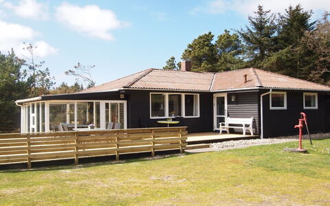 Dane - 500M from the Sea: Dak, Huis, Land Lot, Huis, Verblijf, Landgoed, Garden Gebouwen, Schaduw, Blokhut, Landscaping