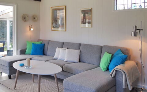 Dane - 500M from the Sea: Dak, Huis, Land Lot, Huis, Verblijf, Landgoed, Garden Gebouwen, Schaduw, Blokhut, Landscaping