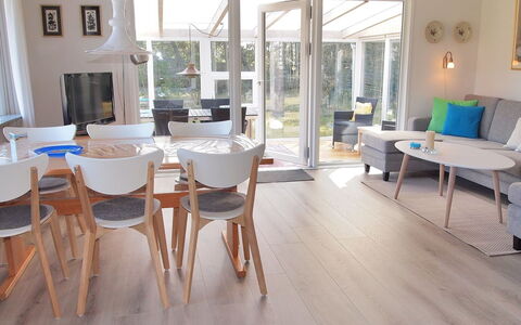 Dane - 500M from the Sea: Dak, Huis, Land Lot, Huis, Verblijf, Landgoed, Garden Gebouwen, Schaduw, Blokhut, Landscaping