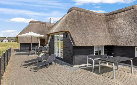 Rother - 100M from the Sea: Huis, Huis, Dak, Woongebied, Verblijf, Landgoed, Boerderij, Gazon, Landscaping, Siding