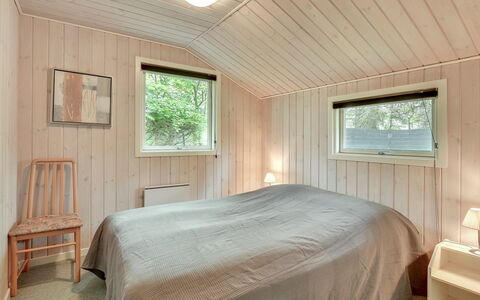Hildegarde - 900M from the Sea: Hout, Plafond, Interieur Ontwerp, Flooring, Verdieping, Slaapkamer, Kamer, Laken, Hardwood, Bed