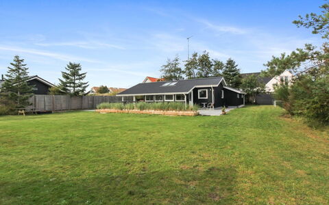 Hildegarde - 900M from the Sea: Gebouw, Huis, Dak, Huis, Woongebied, Architectuur, Verblijf, Land Lot, Siding, Plain