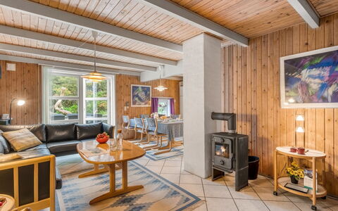 Urda - 1Km from the Sea: Hout, Plafond, Huis, Meubilair, Kamer, Verblijf, Blokhut, Stoel, Hardwood, Woonkamer