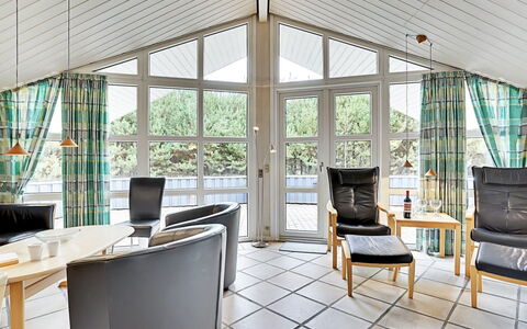 Guththorm - 600M from the Sea: Meubilair, Interieur Ontwerp, Plafond, Bankstel, Verdieping, Flooring, Stoel, Woonkamer, Deur