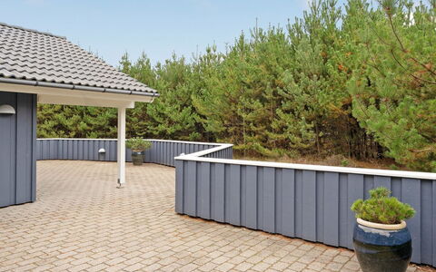 Guththorm - 600M from the Sea: Hout, Samengesteld Materiaal, Plank, Hardwood, Tuin, Schaduw, Siding, Dek, Ontwerp