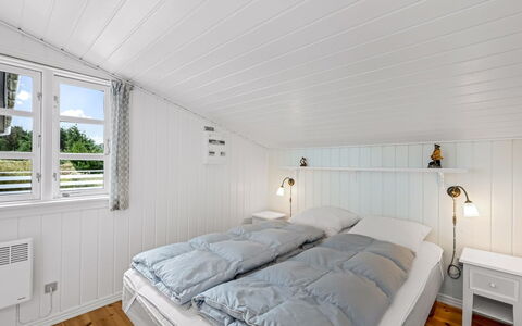 Dortea - 600M from the Sea: Hout, Plafond, Slaapkamer, Plank, Hardwood, Bed, Bedding, Houten Vloer, Ontwerp, Bed Frame