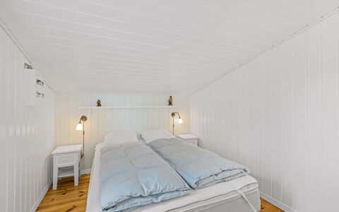Dortea - 600M from the Sea: Hout, Flooring, Plafond, Verdieping, Interieur Ontwerp, Slaapkamer, Houten Vloer, Kamer, Bed, Plank