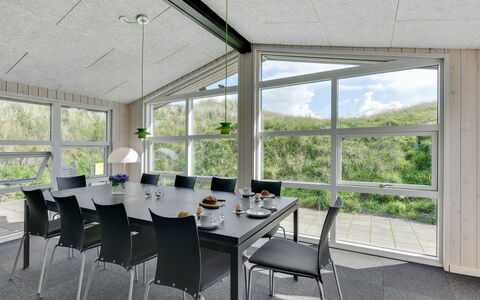 Jess - from the Sea: Meubilair, Stoel, Plafond, Interieur Ontwerp, Keuken En Eettafel, Flooring, Eetkamer, Glas, Lichte Inrichting, Schaduw