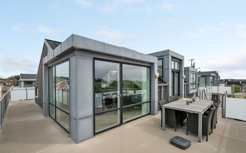 Anneka - 200M from the Sea: Huis, Dak, Huis, Verblijf, Schuur, Garden Gebouwen, Siding, Werf, Blokhut, Hut