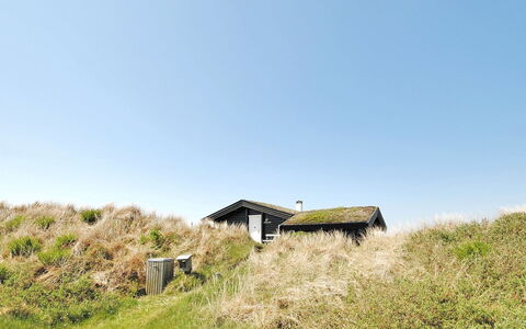Herfrith - from the Sea: Struik, Stedelijk Ontwerp, Groundcover, Steen, Appartement, Landgoed, Metselwerk, Balkon, Landscaping