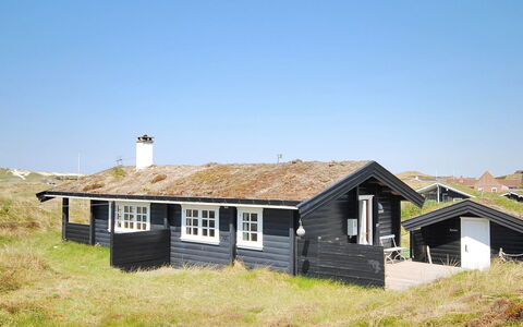 Herfrith - from the Sea: Struik, Stedelijk Ontwerp, Groundcover, Steen, Appartement, Landgoed, Metselwerk, Balkon, Landscaping