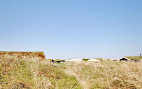 Herfrith - from the Sea: Struik, Stedelijk Ontwerp, Groundcover, Steen, Appartement, Landgoed, Metselwerk, Balkon, Landscaping