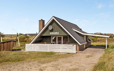 Alleta - 600M from the Sea: Struik, Stedelijk Ontwerp, Groundcover, Steen, Appartement, Landgoed, Metselwerk, Balkon, Landscaping