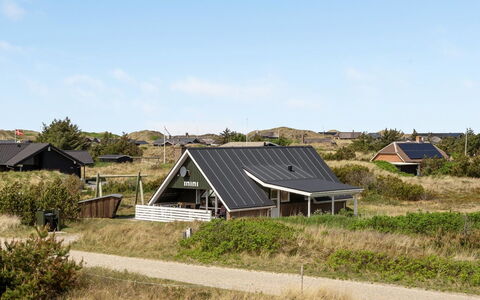Alleta - 600M from the Sea: Struik, Stedelijk Ontwerp, Groundcover, Steen, Appartement, Landgoed, Metselwerk, Balkon, Landscaping