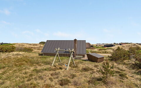 Alleta - 600M from the Sea: Struik, Stedelijk Ontwerp, Groundcover, Steen, Appartement, Landgoed, Metselwerk, Balkon, Landscaping