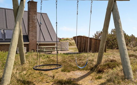 Alleta - 600M from the Sea: Struik, Stedelijk Ontwerp, Groundcover, Steen, Appartement, Landgoed, Metselwerk, Balkon, Landscaping