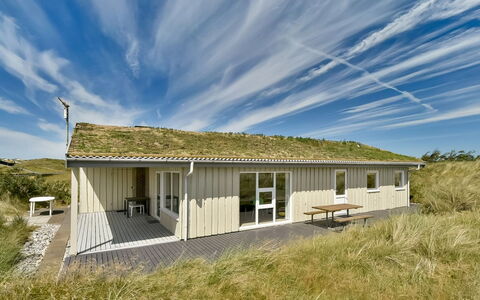 Gundine - from the Sea: Struik, Stedelijk Ontwerp, Groundcover, Steen, Appartement, Landgoed, Metselwerk, Balkon, Landscaping