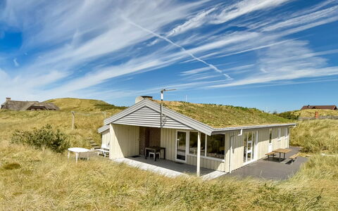 Gundine - from the Sea: Struik, Stedelijk Ontwerp, Groundcover, Steen, Appartement, Landgoed, Metselwerk, Balkon, Landscaping