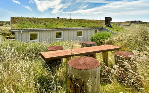 Gundine - from the Sea: Struik, Stedelijk Ontwerp, Groundcover, Steen, Appartement, Landgoed, Metselwerk, Balkon, Landscaping