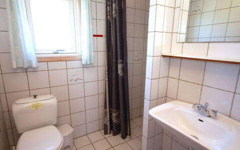Riborg - from the Sea: Loodgieterswerkinrichting, Muur, Badkamer, Wastafel In De Badkamer, Wc Bril, Flooring, Verdieping, Wastafel, Toilet, Loodgieter